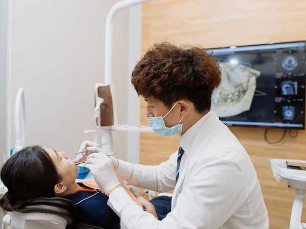 矯正治療計畫開始 - 定期回診、認真配戴